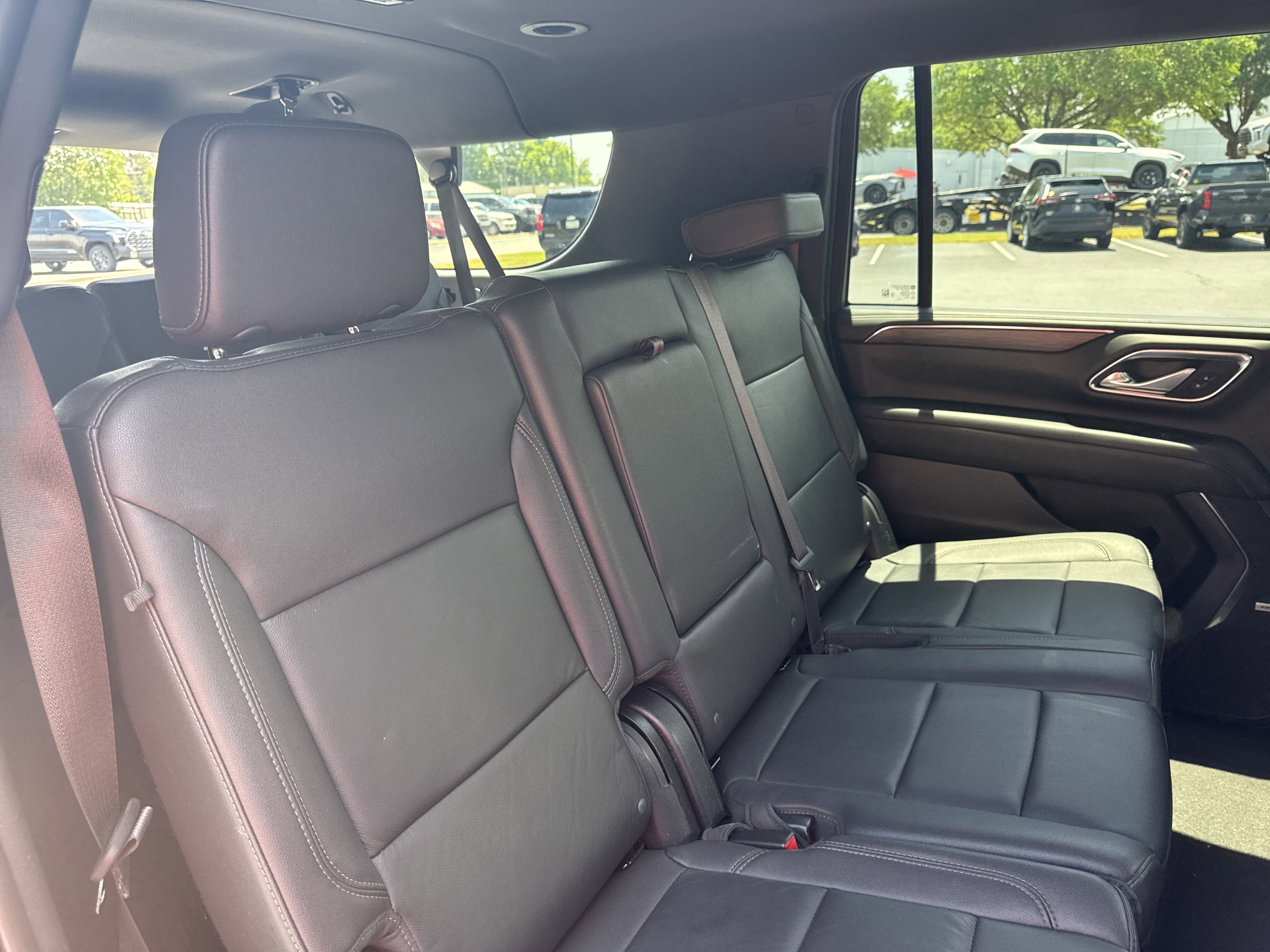 2023 Chevrolet Suburban LT photo 19