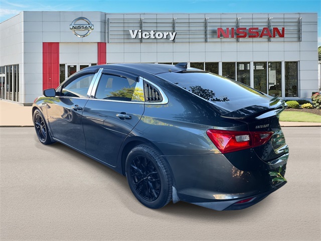 2017 Chevrolet Malibu 1LT photo 3