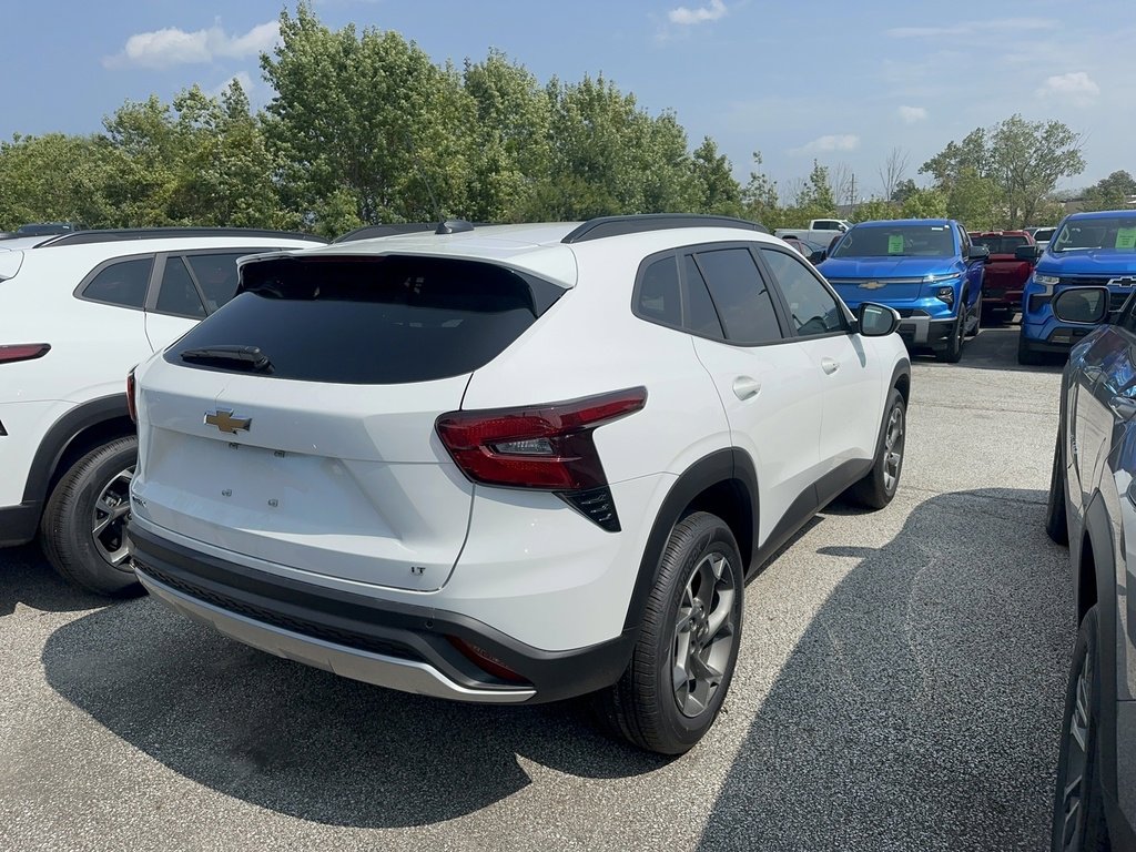2025 Chevrolet Trax LT photo 3