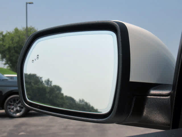 2024 Ford Edge Titanium photo 26