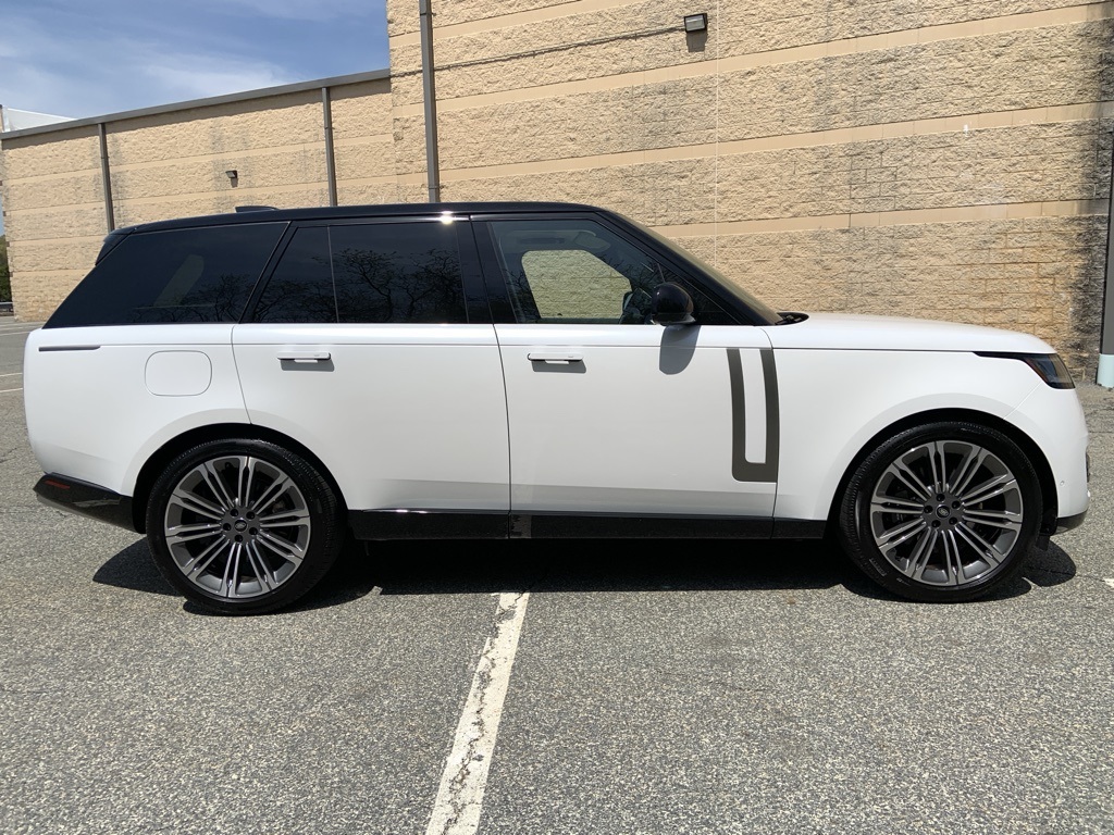 2025 Land Rover Range Rover SE photo 5