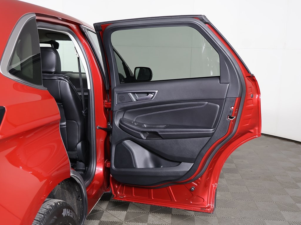 2022 Ford Edge Titanium photo 19