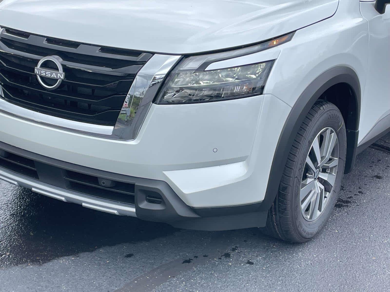 2025 Nissan Pathfinder SL photo 7