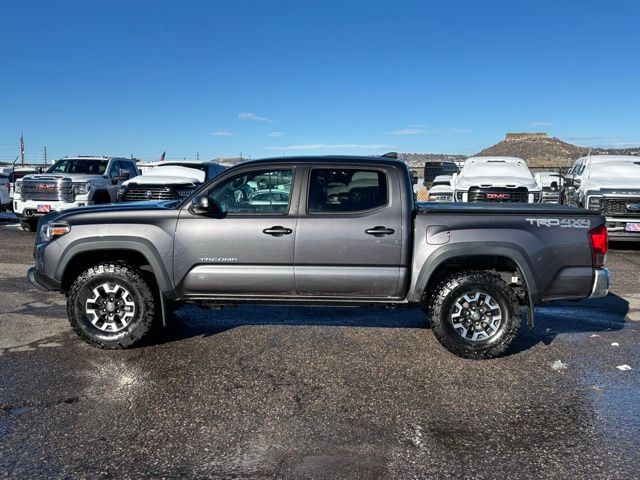 2017 Toyota Tacoma SR5 Sport TRD Pro photo 2