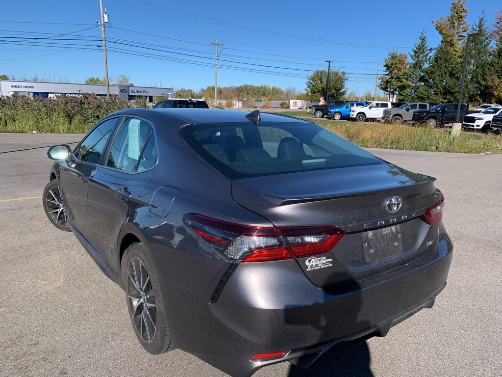 2021 Toyota Camry SE photo 3