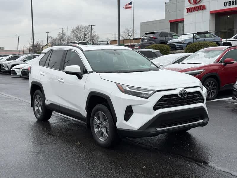 2025 Toyota RAV4 XLE's photo