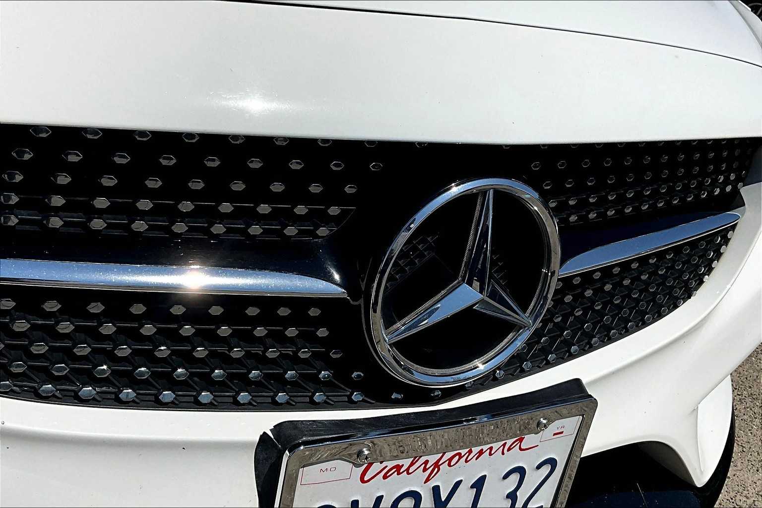 2017 Mercedes Benz C 300 photo 28