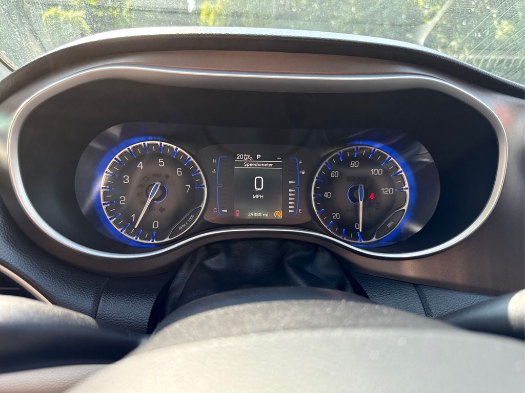 2020 Chrysler Voyager LXi photo 19