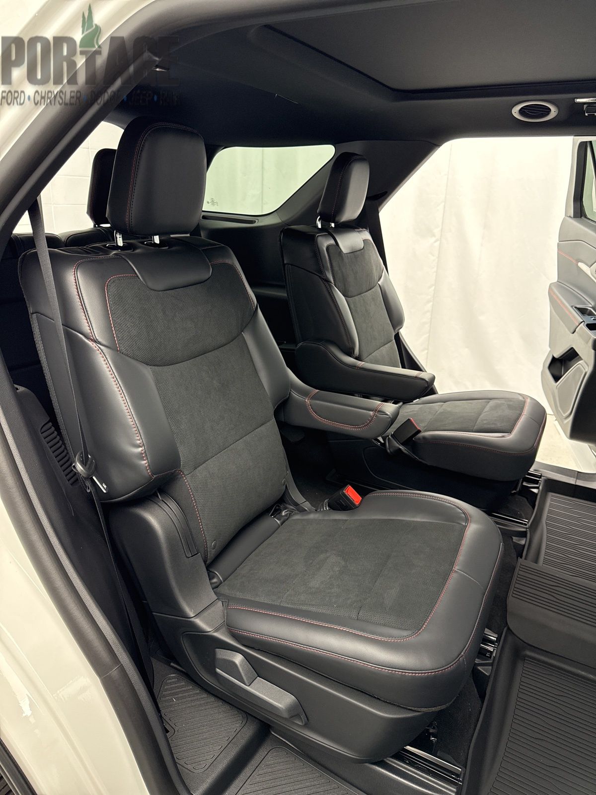 2025 Ford Explorer ST photo 34