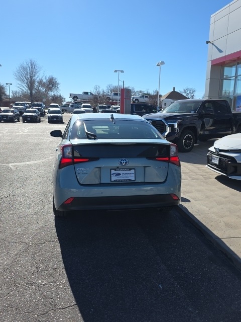 2022 Toyota Prius LE AWD-e photo 4