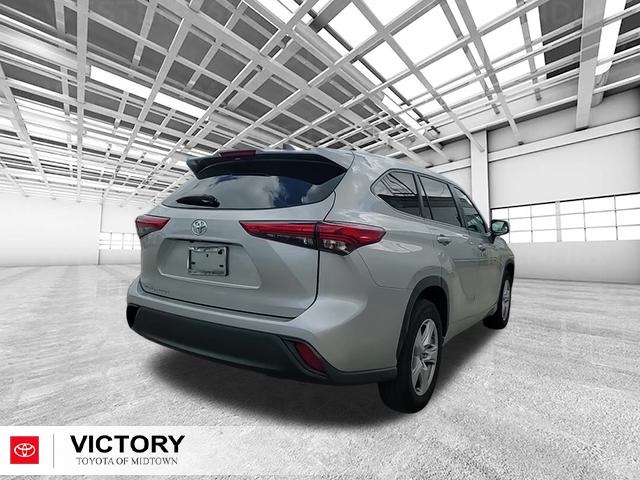 2023 Toyota Highlander L photo 3