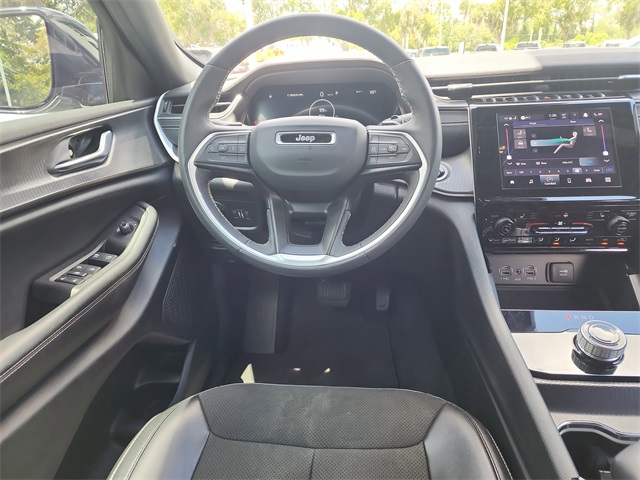 2023 Jeep Grand Cherokee Laredo Altitude photo 12