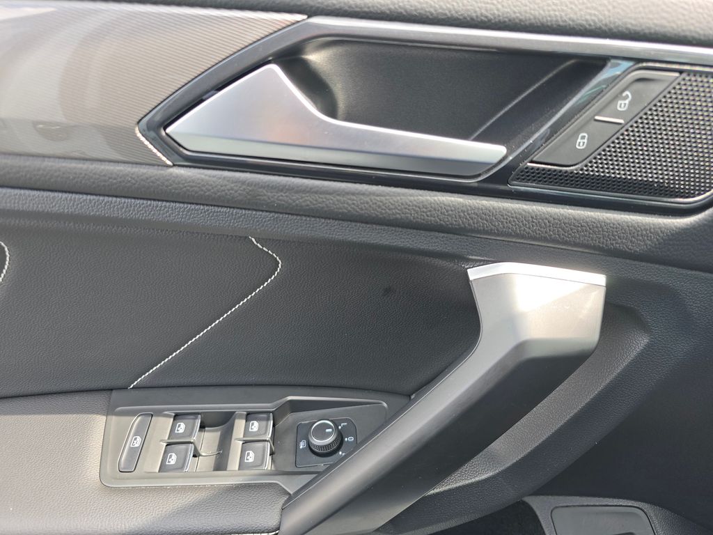 2024 Volkswagen Tiguan SE Wolfsburg Edition photo 21
