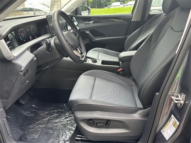 2025 Volkswagen Tiguan SE photo 9