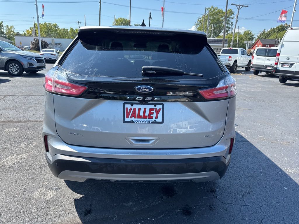 2022 Ford Edge SEL photo 3