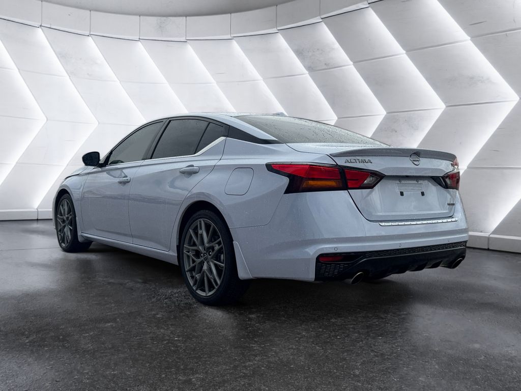 2023 Nissan Altima SR photo 6