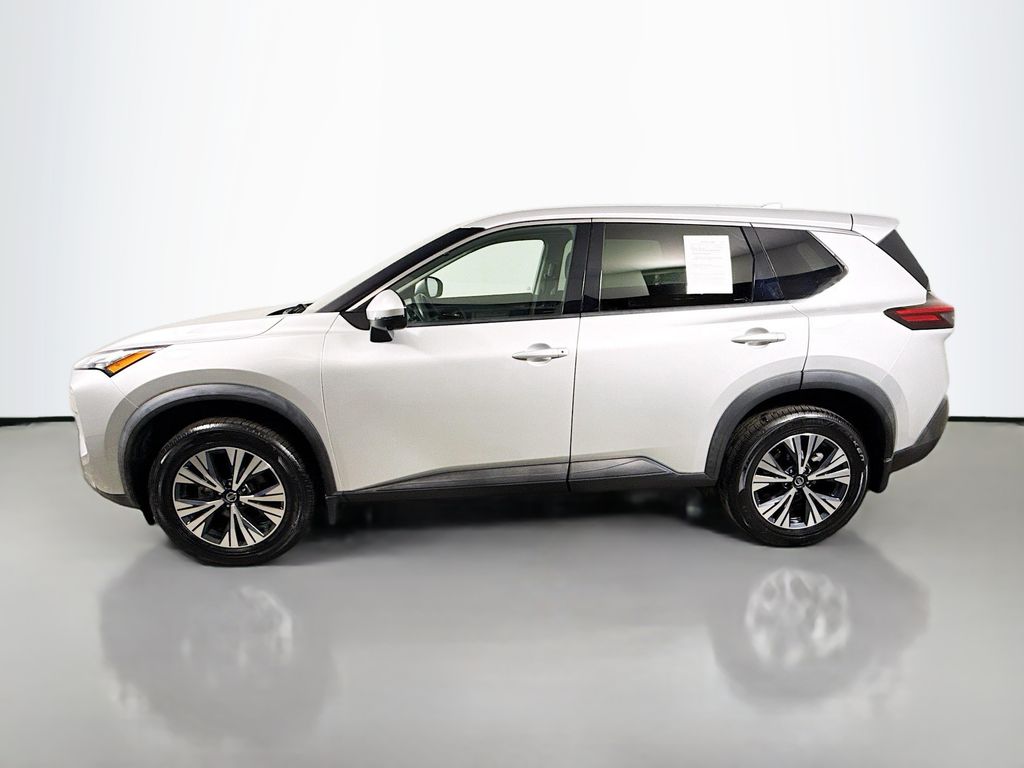 2021 Nissan Rogue SV photo 3