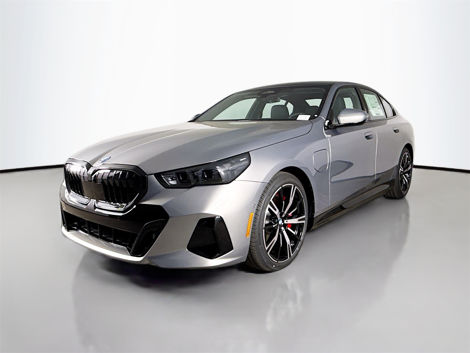 2026 Bmw 550e xDrive photo 3
