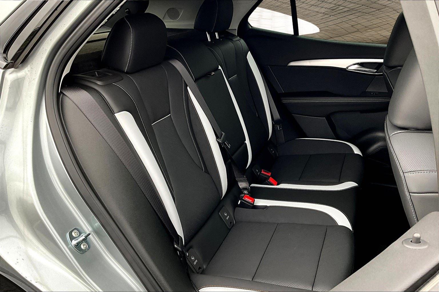 2025 Buick Envision Sport Touring photo 7
