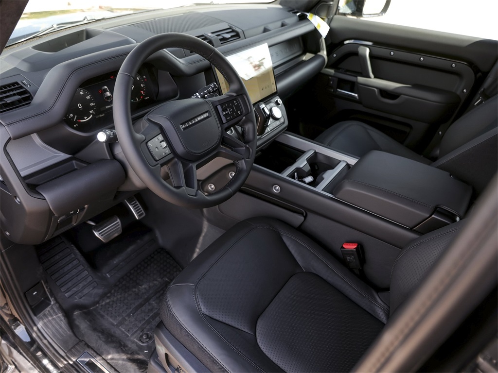 2026 Land Rover Defender 110 V8 photo 15