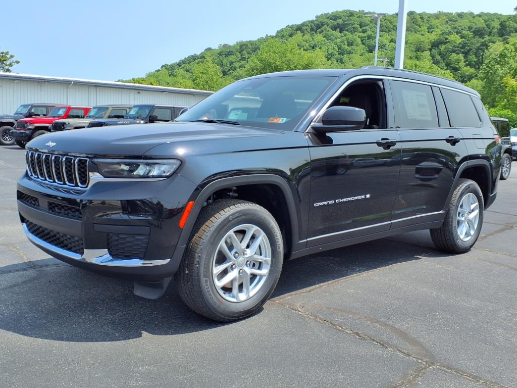 2025 Jeep Grand Cherokee Laredo X photo 2