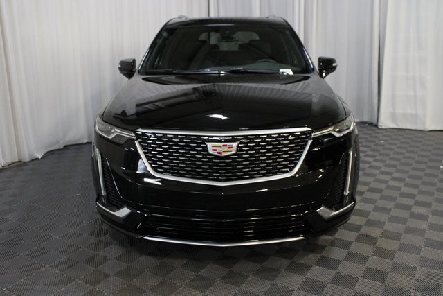 2025 Cadillac XT6 Luxury photo 2