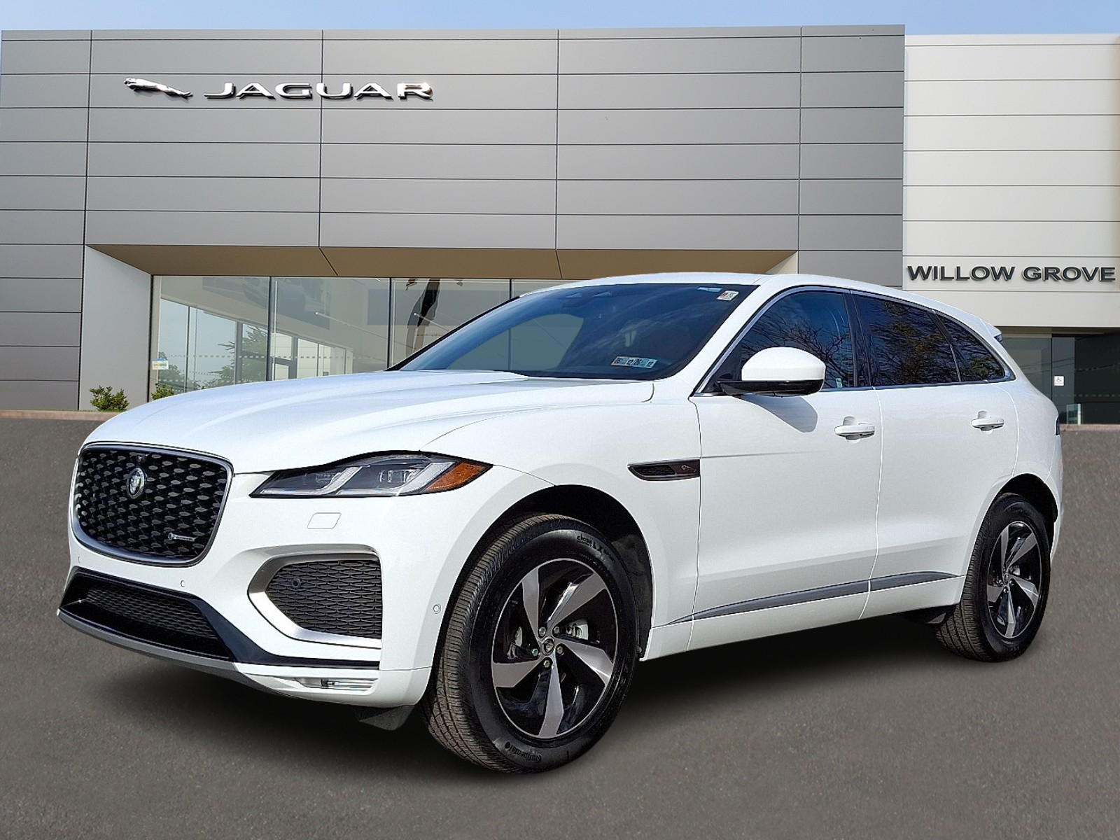 2025 Jaguar F-PACE R-Dynamic S's photo