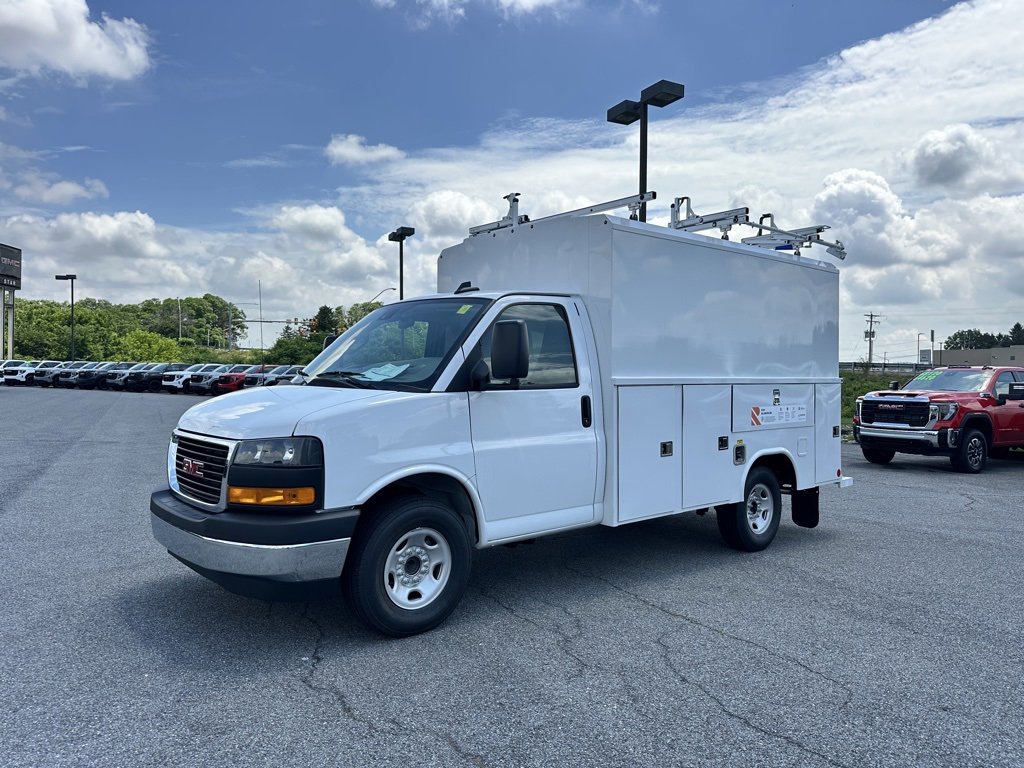 2025 Gmc Savana Cutaway 3500 photo 2
