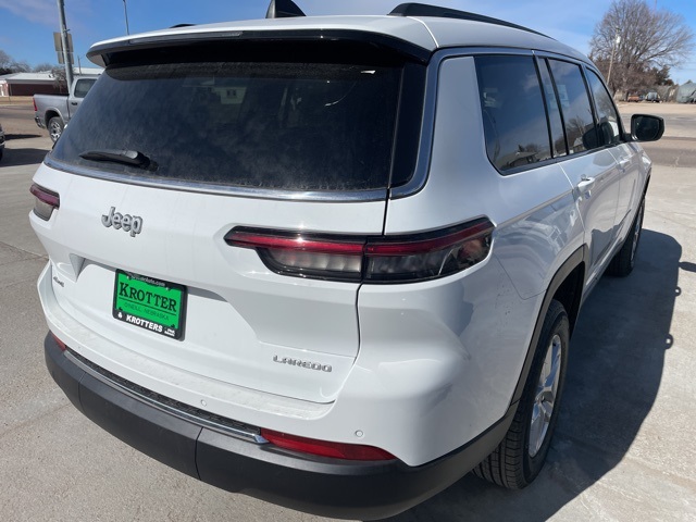 2025 Jeep Grand Cherokee Laredo photo 3