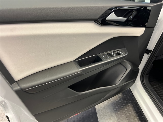 2025 Volkswagen Taos S photo 7