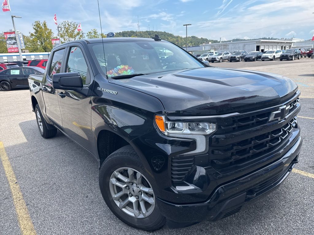 2023 Chevrolet Silverado 1500 RST photo 2