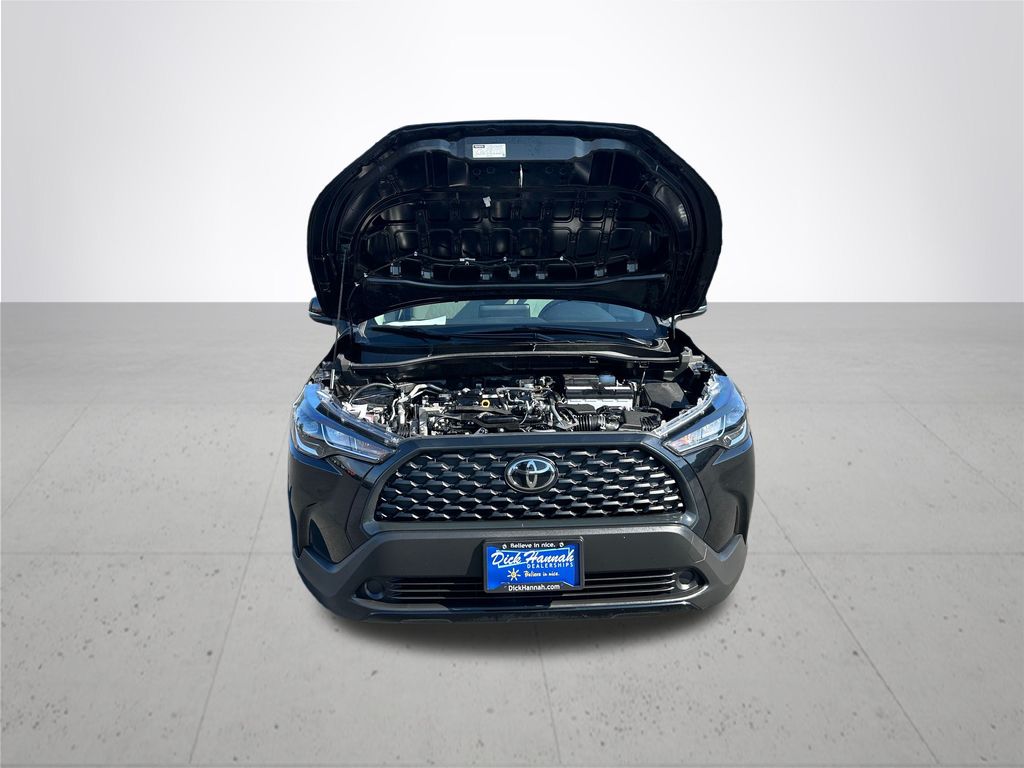 2024 Toyota Corolla Cross LE photo 4