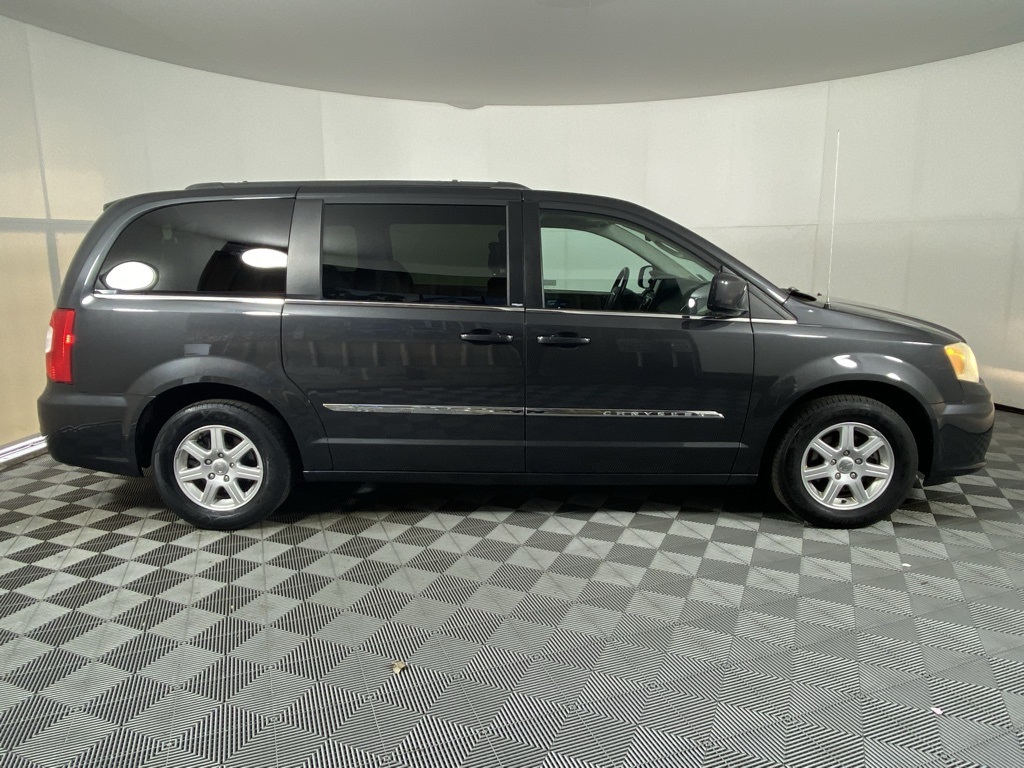 2011 Chrysler Town & Country Touring photo 3
