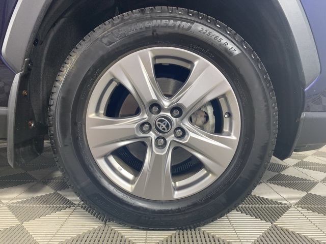 2023 Toyota RAV4 XLE photo 8