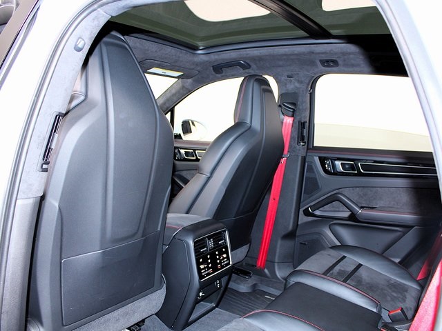 2023 Porsche Cayenne GTS photo 21