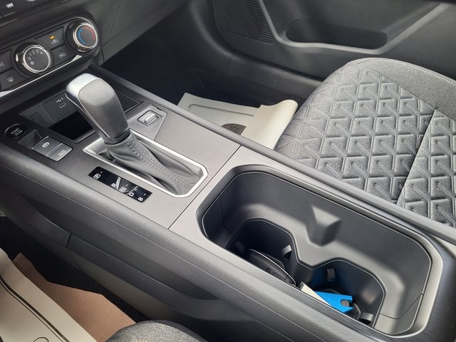 2025 Nissan Kicks SV photo 17