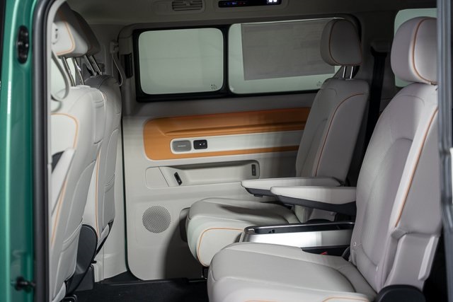 2025 Volkswagen ID. Buzz photo 7