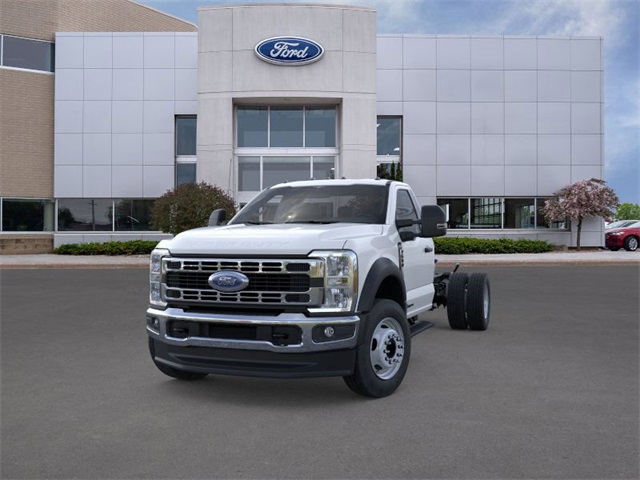 2025 Ford F-600 photo 2