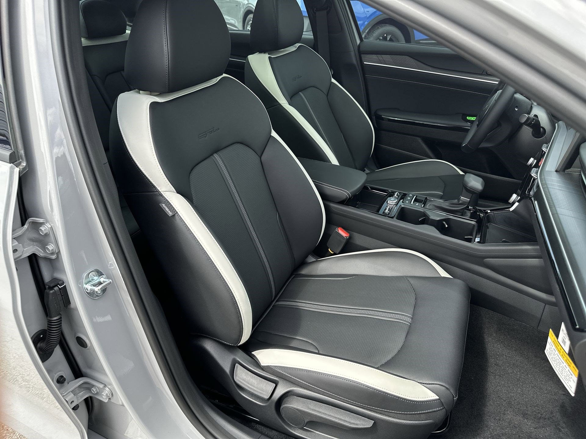 2025 Kia K5 GT-Line photo 28