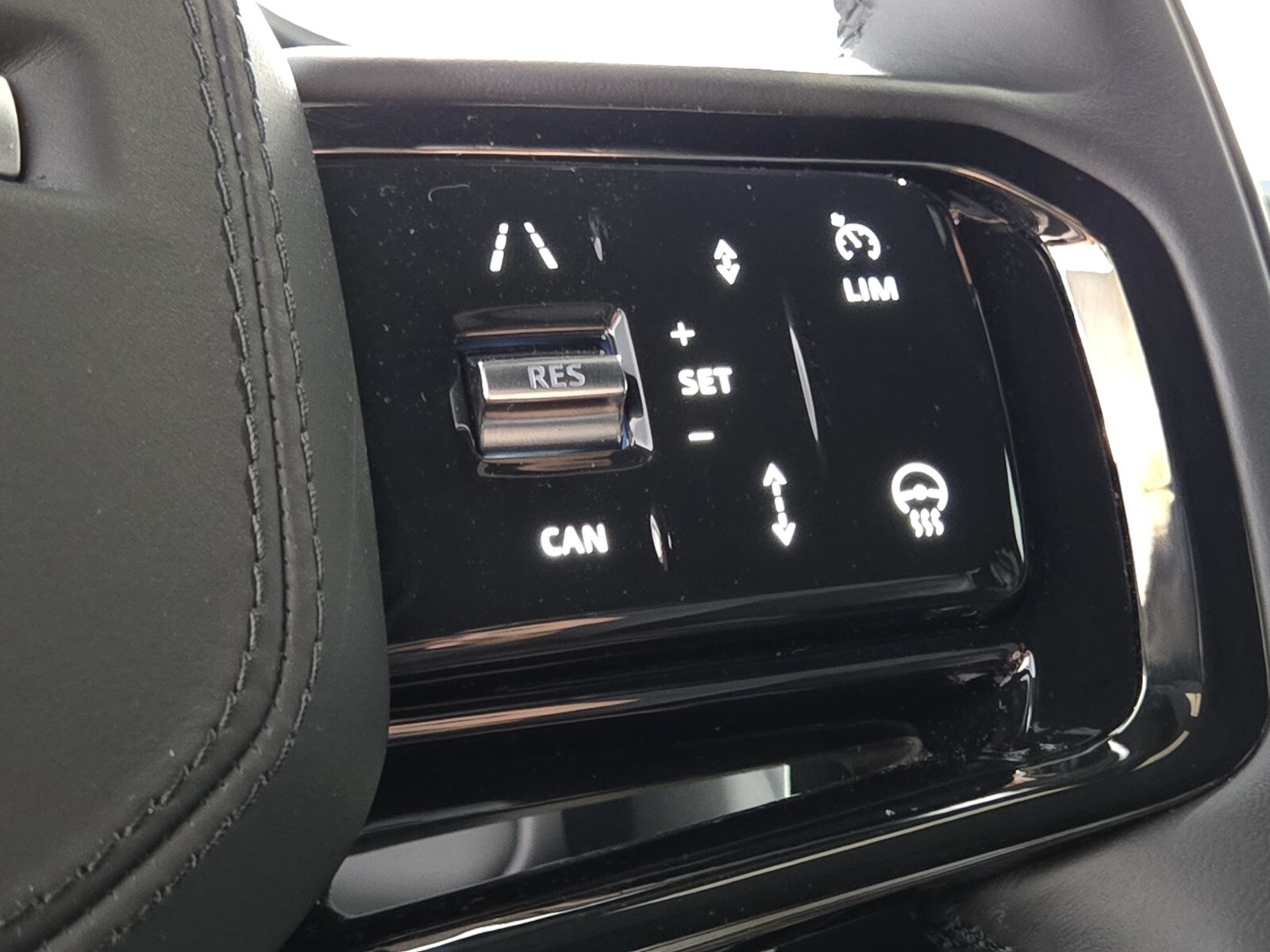 2025 Land Rover Range Rover Sport SE photo 24