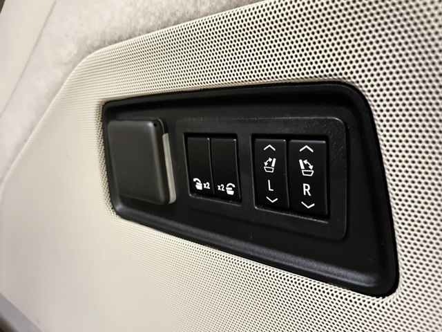2022 Cadillac Escalade ESV Sport Platinum photo 4