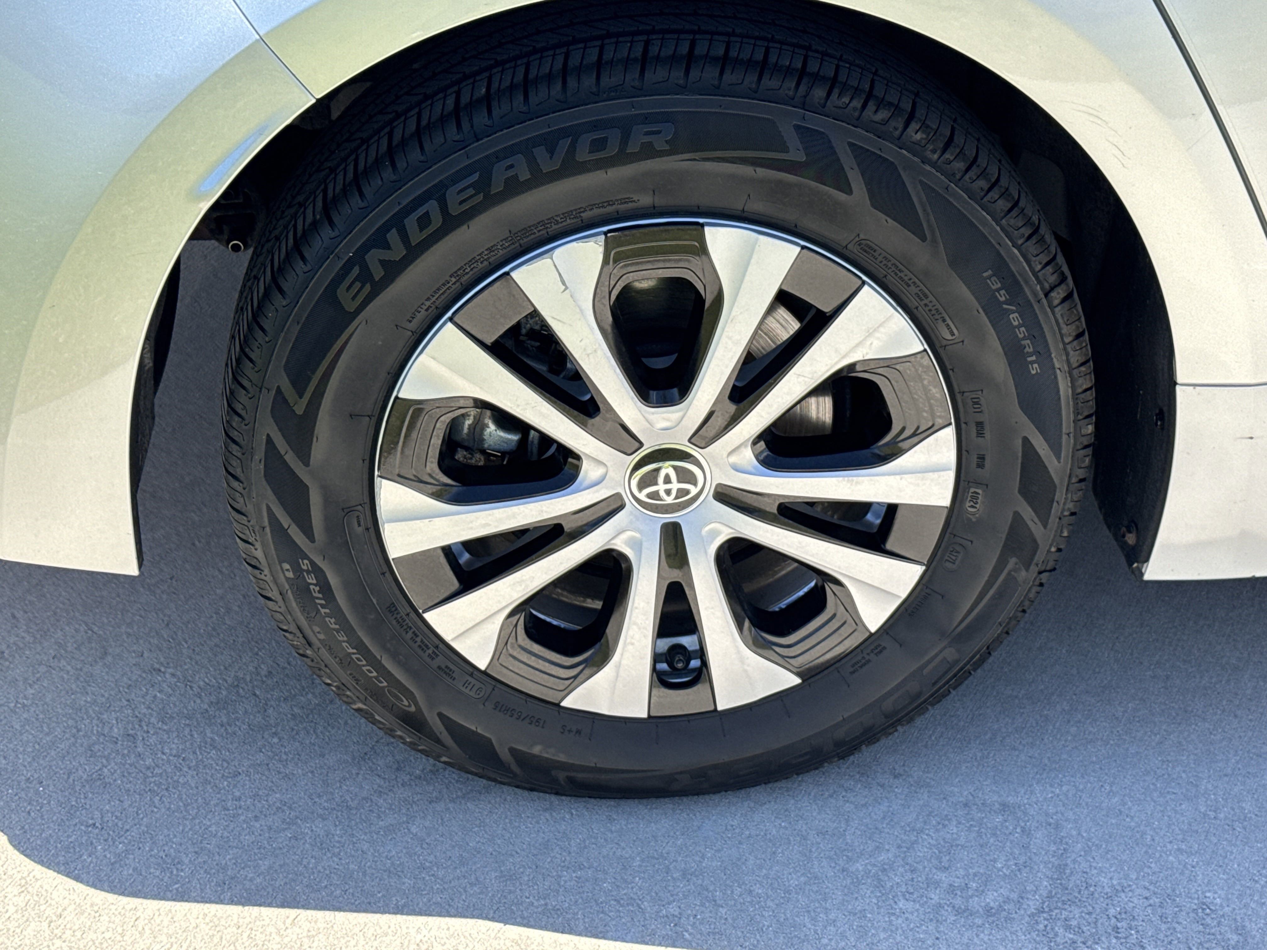 2022 Toyota Corolla Hybrid LE photo 10