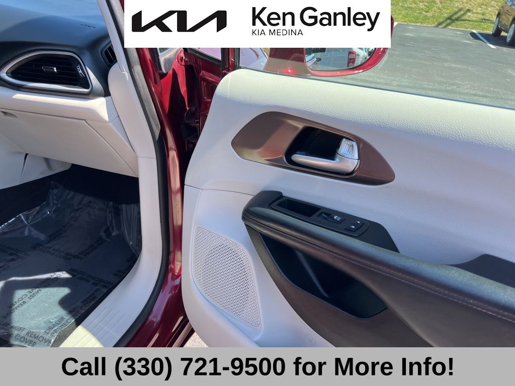 2018 Chrysler Pacifica Touring Plus photo 48