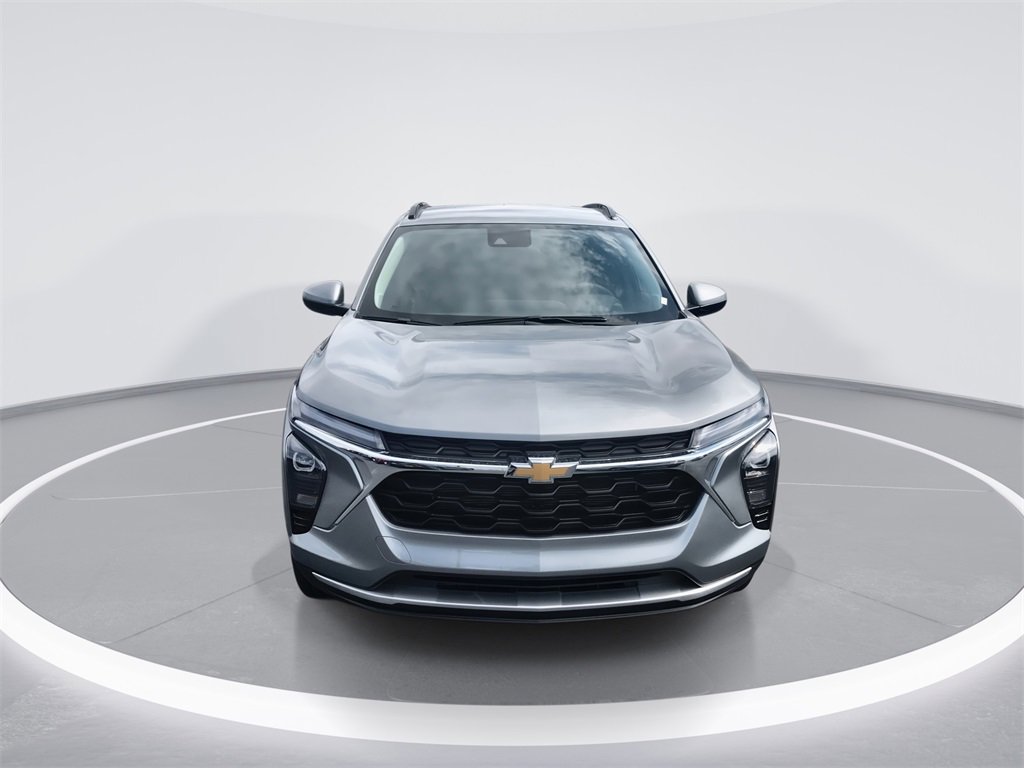 2025 Chevrolet Trax LT photo 3