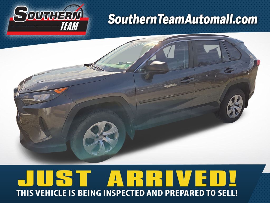 2020 Toyota RAV4 LE's photo