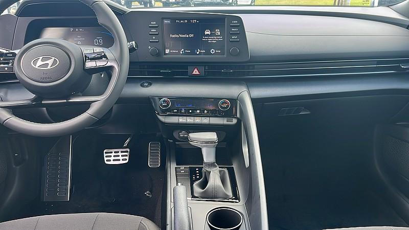 2025 Hyundai Elantra SEL Sport photo 48