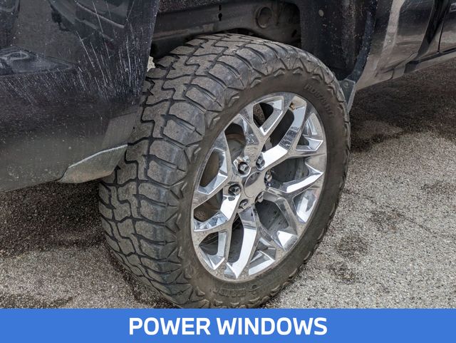 2017 Chevrolet Silverado 1500 LT photo 3