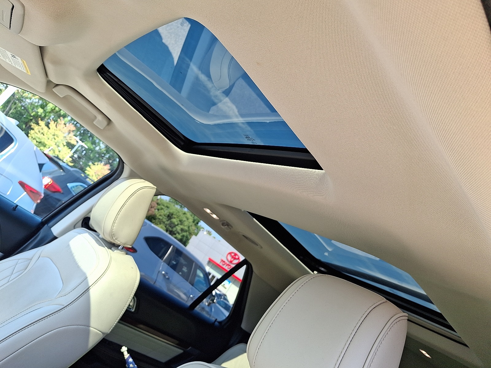 2018 Ford Explorer Platinum photo 14
