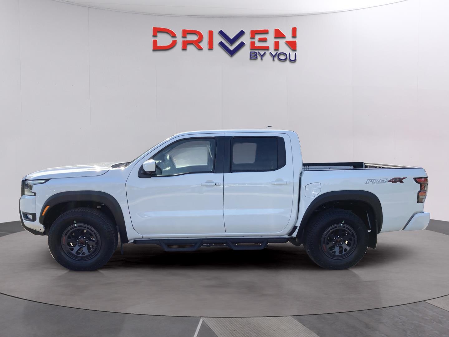 2026 Nissan Frontier LE photo 2