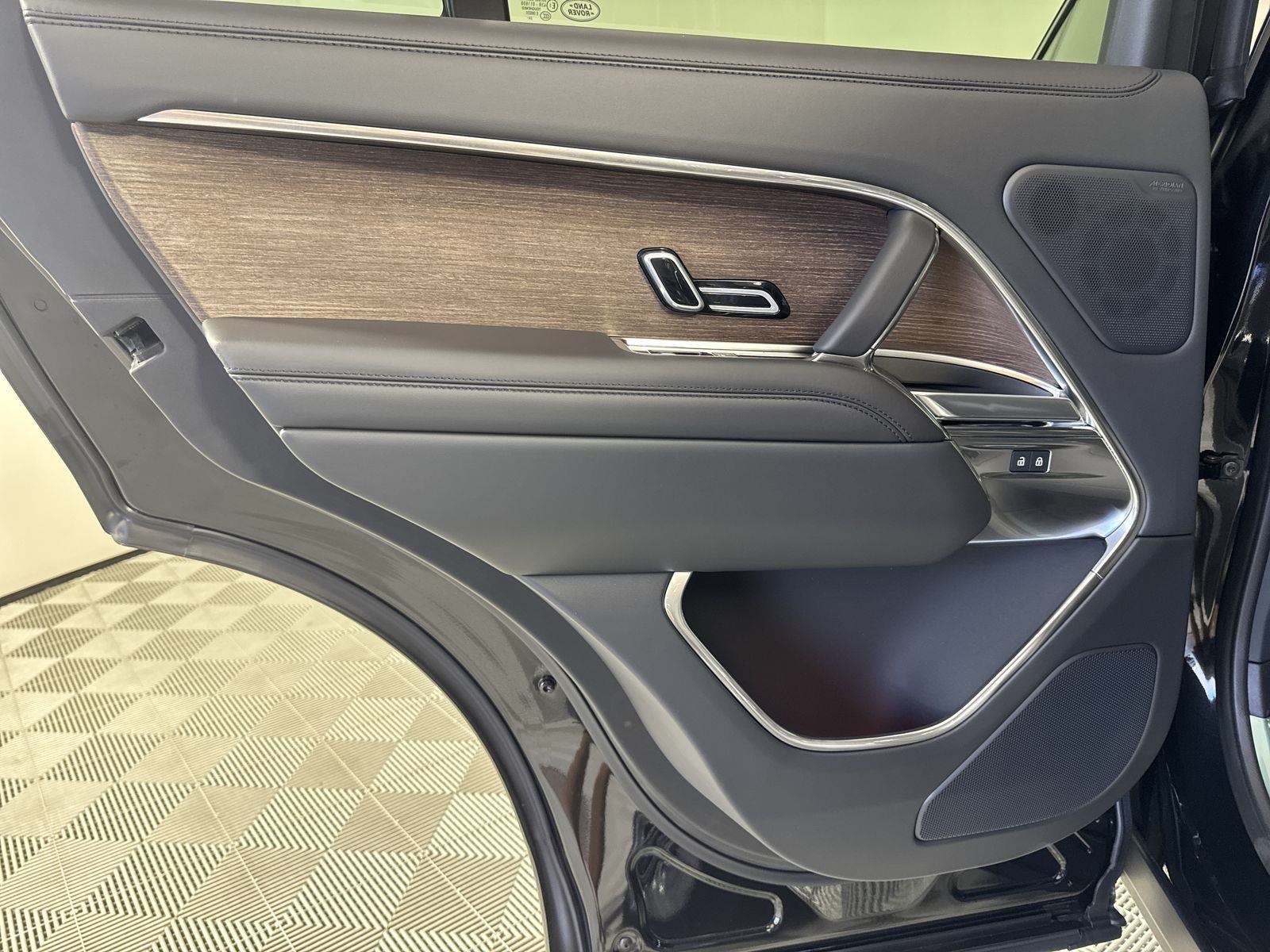 2025 Land Rover Range Rover SE photo 26